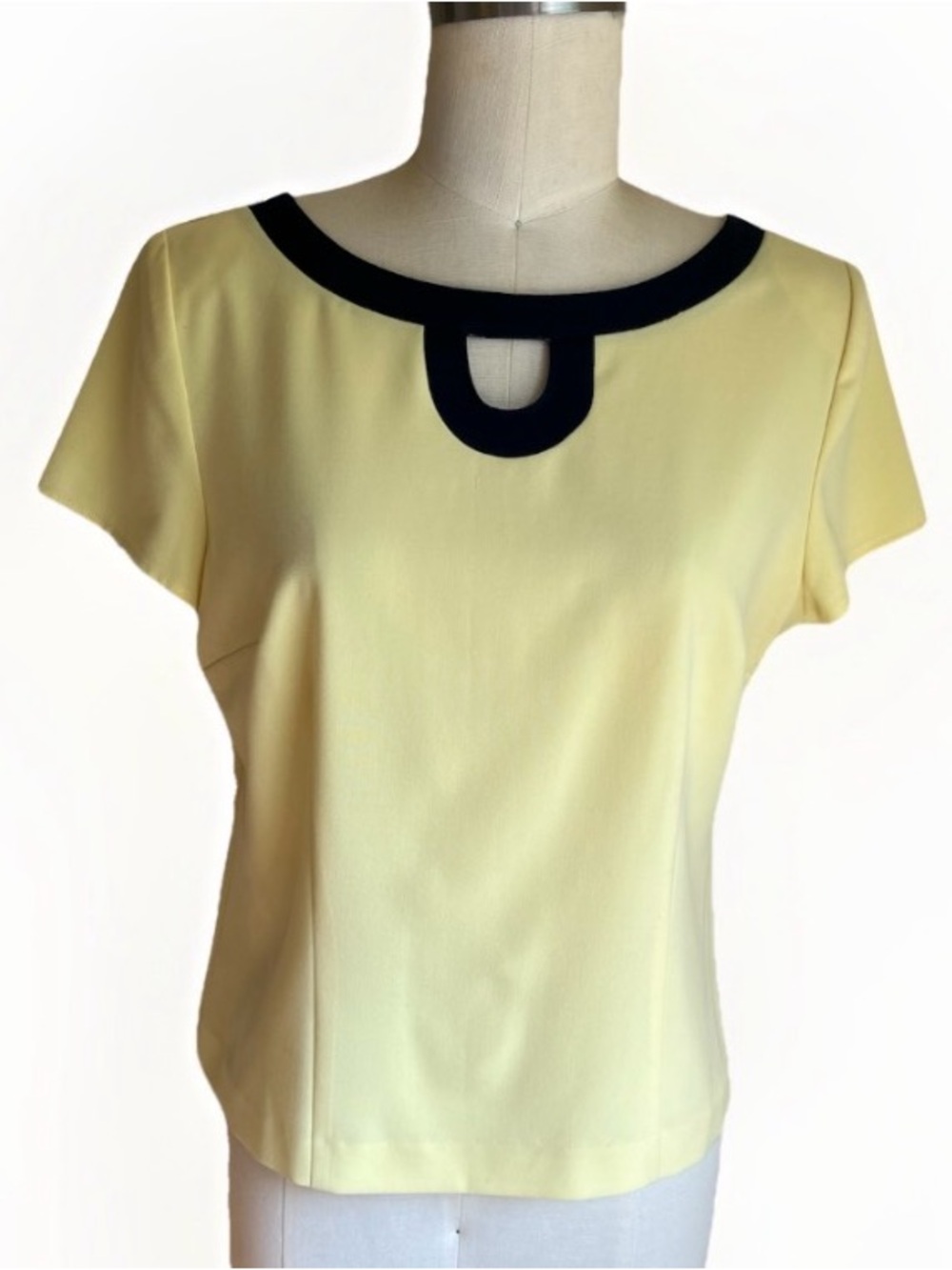 Courtenay 10 Yellow Vintage Blouse Dainty Keyhole Office Casual Stretch Top